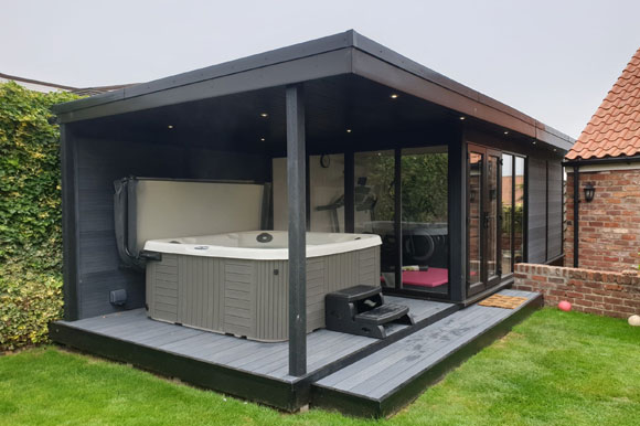 Relaxing Garden Room Hot Tub Retreat Worcestershire